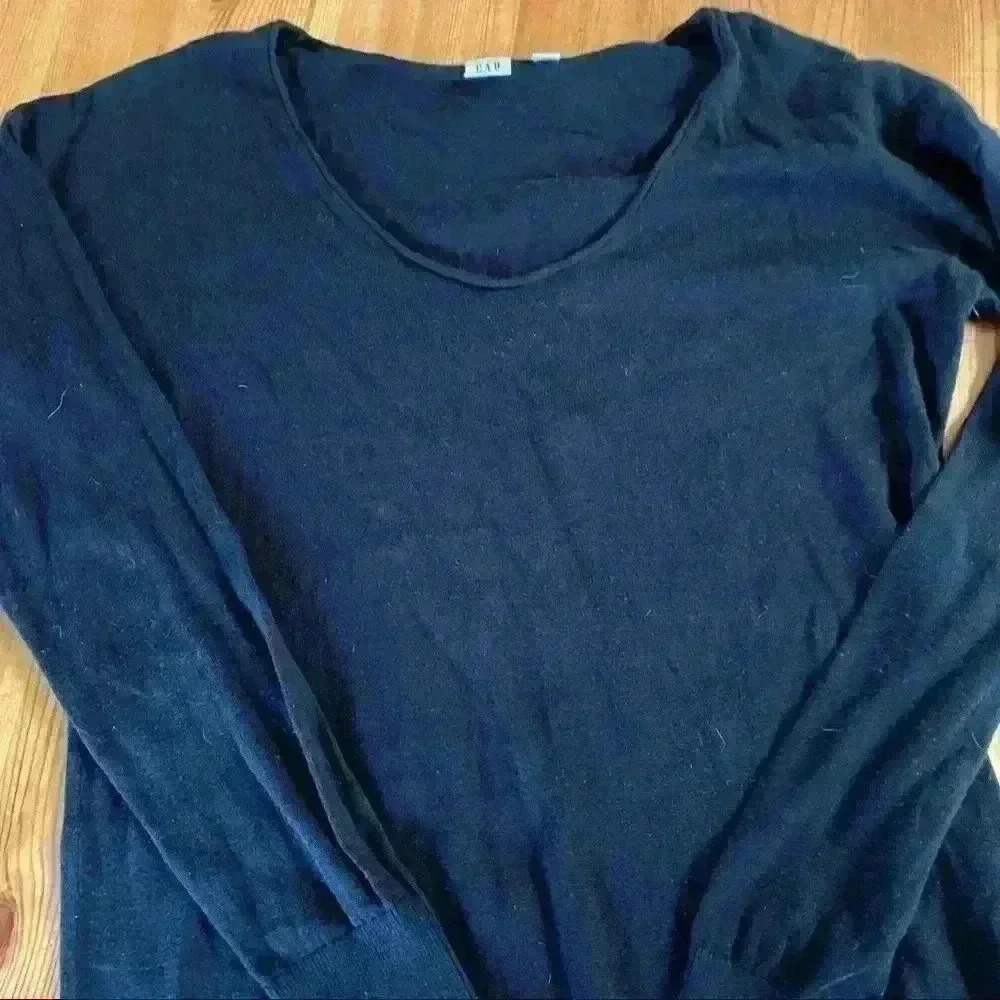 Gap V neck Black Sweater - Picture 5 of 9